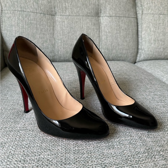 Classic Louboutin black patent heels. Size 38. - Picture 1 of 14